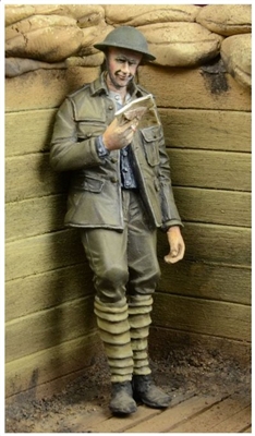 D-Day 35035 - WWI British Infantryman Reading a Letter