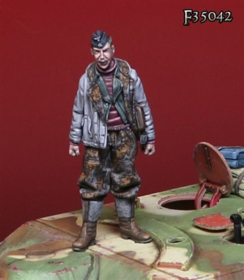 Darius Miniatures F35042- German WSS Crewman No. 2