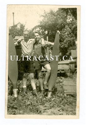 German Civilians Holding Propeller Blades from Bf-109 or Fw-190, Original WW2 Photo